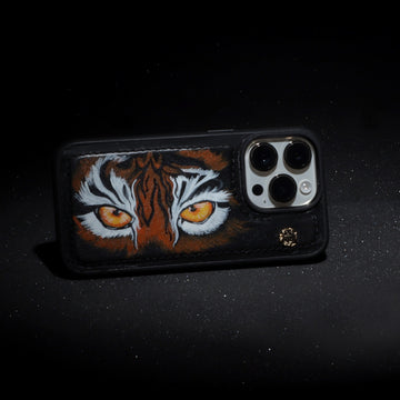 Customized Hand-Painted Mobile Cover with Mini Metal Lion