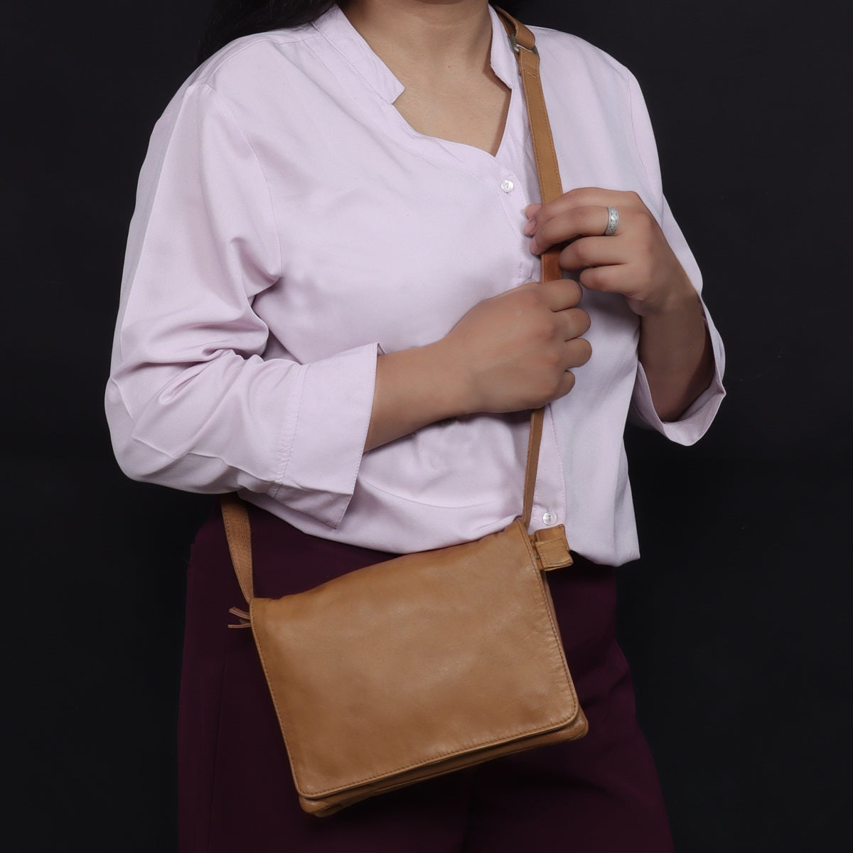 Amazon.com: BOSTANTEN Women Designer Handbags Genuine Soft Leather Top  Handle Purses and Handbags Satchel Shoulder Bag， Beige : Clothing, Shoes &  Jewelry