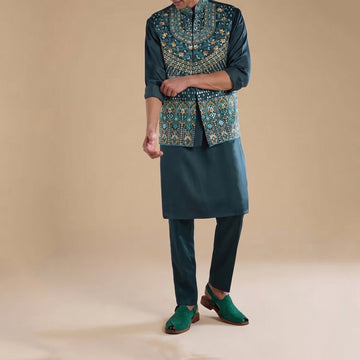 Light Weight Green Peshawari Peep-toe Sandals in Suede Leather