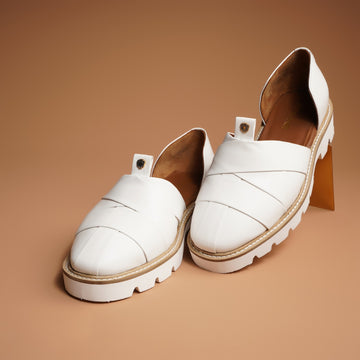 Cross Strapped White Peshawari Lightweight Chunky Sandal