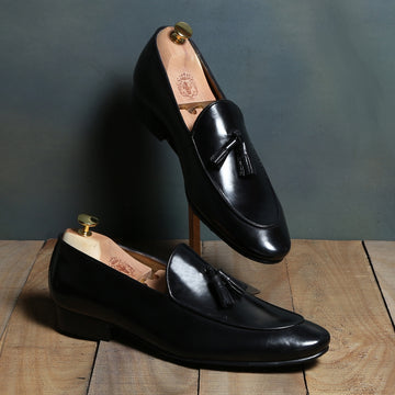 Black Leather Apron Toe Tassel Slip-On Shoes