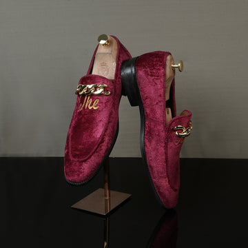 Royal Embroidered 'The King' Crafted Initial With Gold Chain Maroon Velvet Slip-On For Men Brune & Bareskin