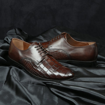 Brown Lace-Up Shoes with Deep Cut Leather Toe by Brune & Bareskin