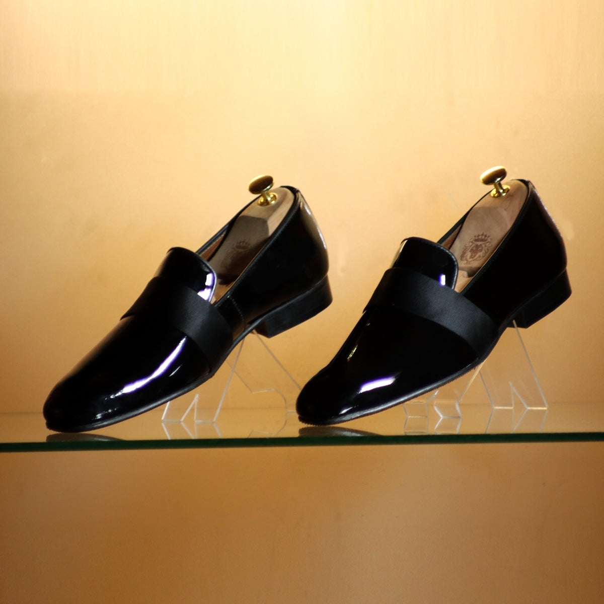 Black Patent Leather Slip-On Shoes with Mid-Strap Loafer Design 41/7