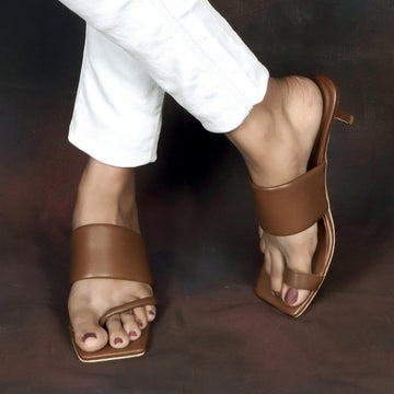 Toe Ring And Open Strap Kitten Heeled Sandals In Brown Leather