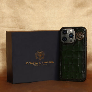 Green Mobile Cover in Deep Cut Leather with Golden Metal Lion by Brune & Bareskin