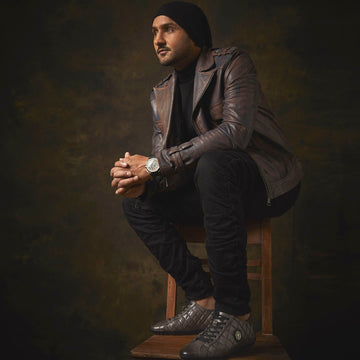 Men's Grey Leather Sneakers with Diamond Stitched Pattern & Metal Lion